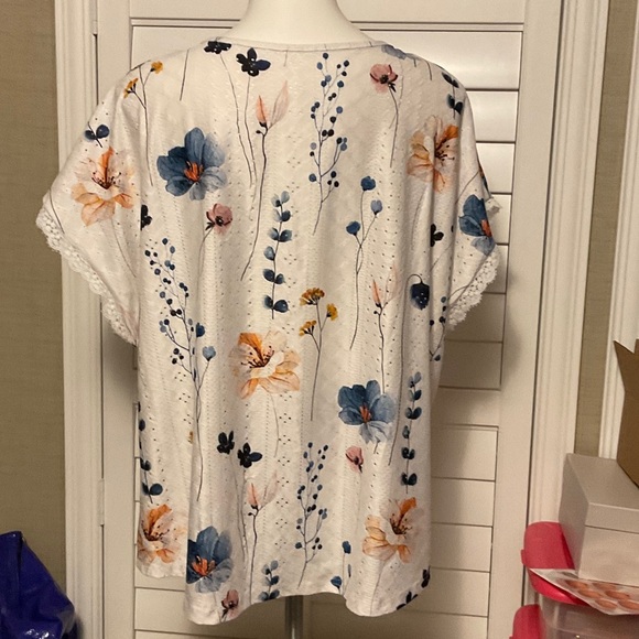 SHEIN White Floral Short Sleeve Top - Picture 4 of 6